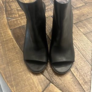 Steve Madden Tilt Block Black Leather Heel Mules